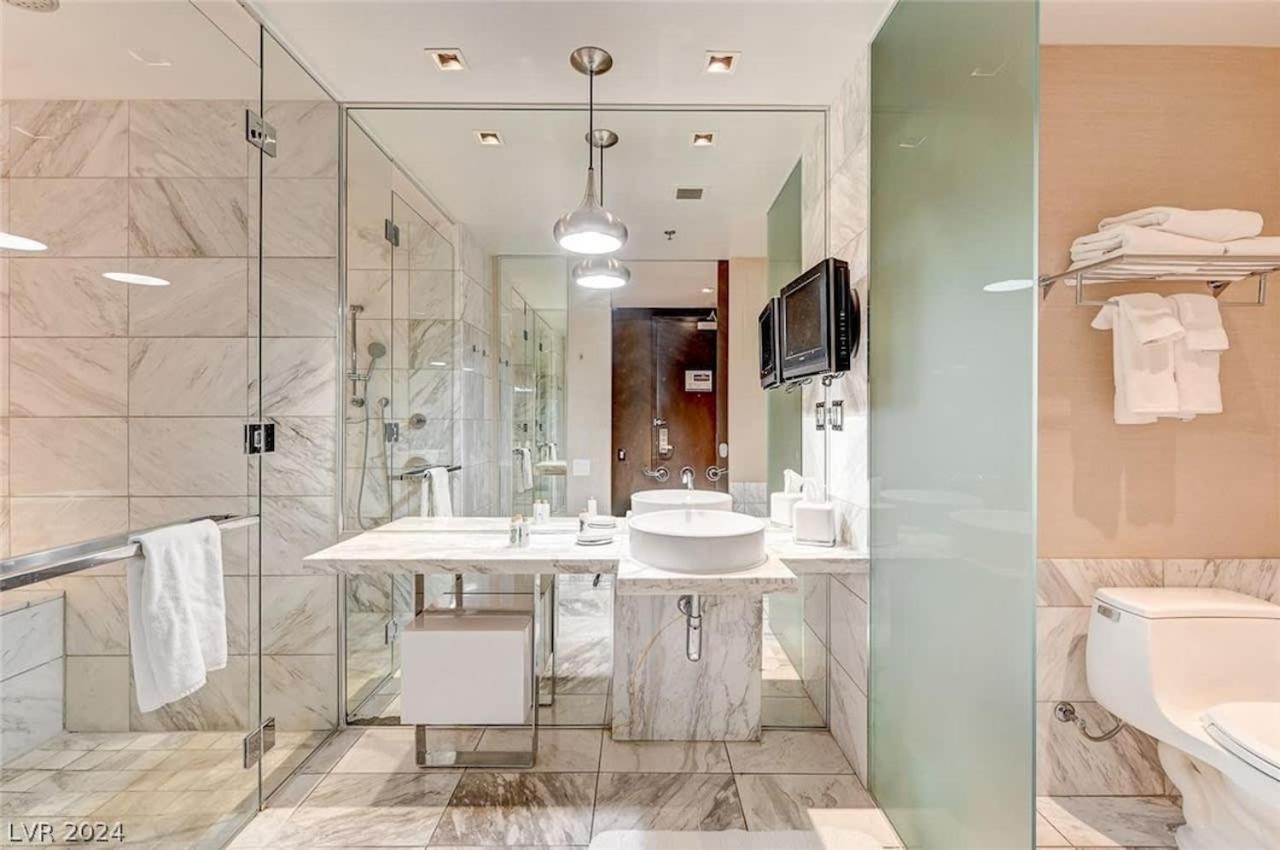Luxurious Balcony Access 26319 Apartamento
