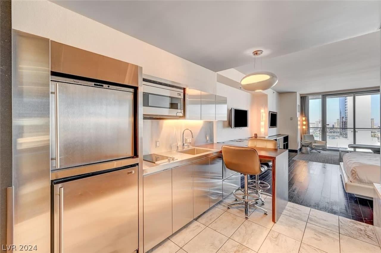 Luxurious Balcony Access 26319 Apartamento Las Vegas